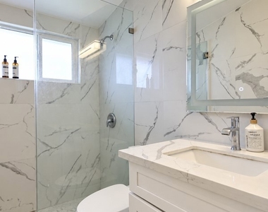 660 Beach Street - Photo Thumbnail 25