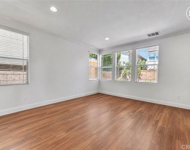 135 Willowbend - Photo Thumbnail 2