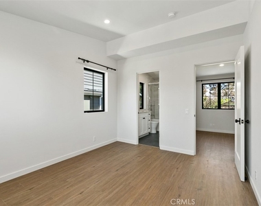 28832 Shady Place - Photo Thumbnail 18