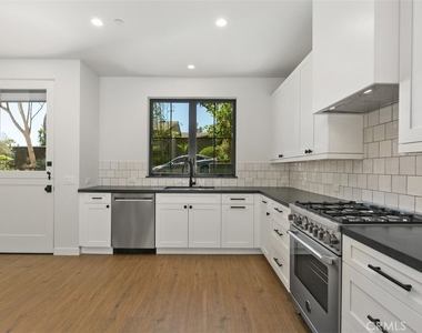 28832 Shady Place - Photo Thumbnail 7