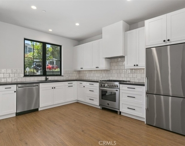 28832 Shady Place - Photo Thumbnail 9