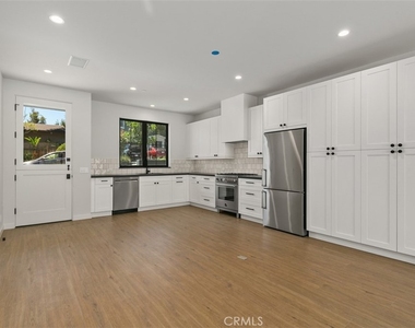 28832 Shady Place - Photo Thumbnail 5