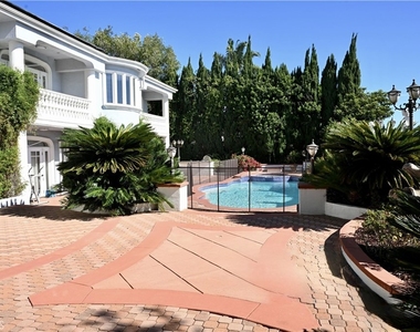 2726 Casiano - Photo Thumbnail 13