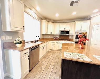 8740 Lodgepole Lane - Photo Thumbnail 15