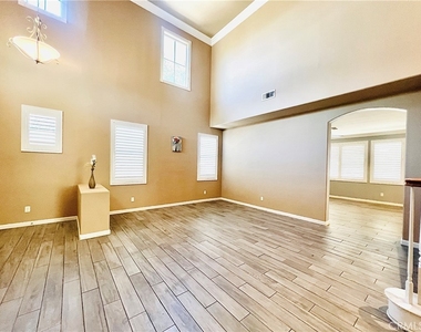 8740 Lodgepole Lane - Photo Thumbnail 4