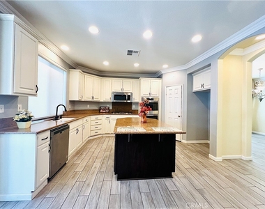 8740 Lodgepole Lane - Photo Thumbnail 10
