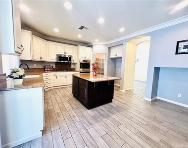 8740 Lodgepole Lane - Photo Thumbnail 14