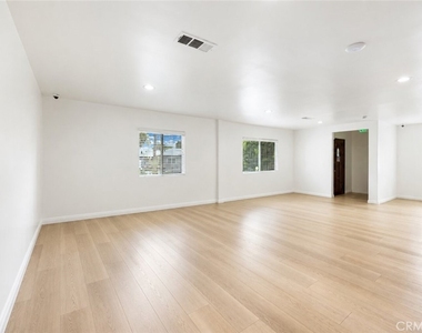 7035 Calhoun Avenue - Photo Thumbnail 2