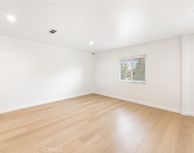 7035 Calhoun Avenue - Photo Thumbnail 10