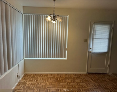 6235 Oak - Photo Thumbnail 6