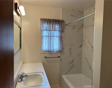 6235 Oak - Photo Thumbnail 10