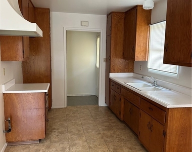 6235 Oak - Photo Thumbnail 7
