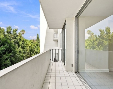 10433 Wilshire Boulevard - Photo Thumbnail 9