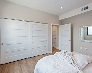 1906 Overland Avenue - Photo Thumbnail 9