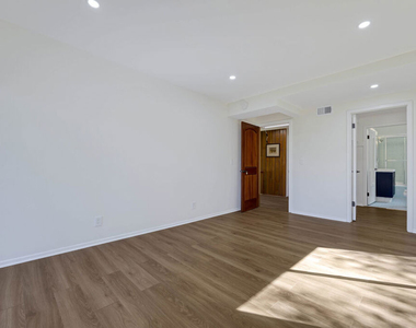3602 S Lankershim Boulevard - Photo Thumbnail 44