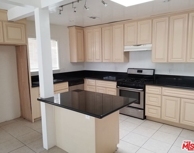 11059 Califa Street - Photo Thumbnail 1
