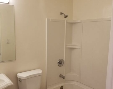11059 Califa Street - Photo Thumbnail 18
