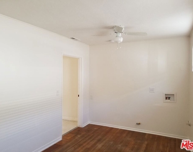 11059 Califa Street - Photo Thumbnail 29