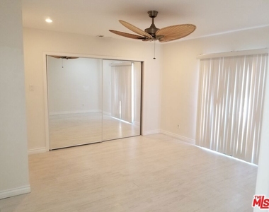11059 Califa Street - Photo Thumbnail 11