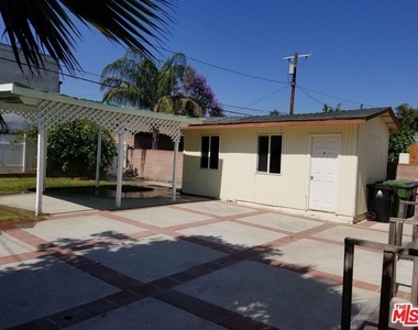 11059 Califa Street - Photo Thumbnail 23