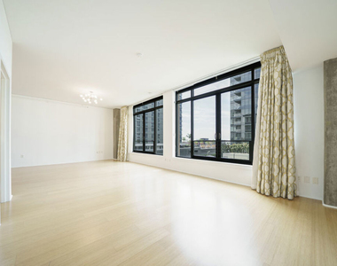 1111 S Grand Avenue - Photo Thumbnail 5