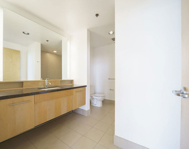 1111 S Grand Avenue - Photo Thumbnail 7