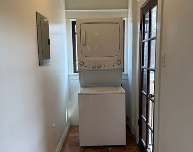 2646 Kenwood Ave - Photo Thumbnail 16