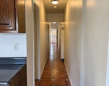 2646 Kenwood Ave - Photo Thumbnail 7