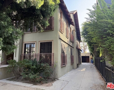 2646 Kenwood Ave - Photo Thumbnail 18