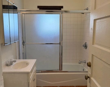 2646 Kenwood Ave - Photo Thumbnail 12