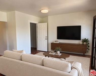 2646 Kenwood Ave - Photo Thumbnail 4
