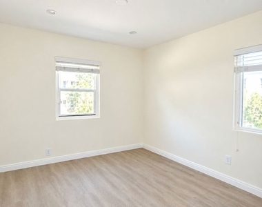 5218 Navarro Street - Photo Thumbnail 7
