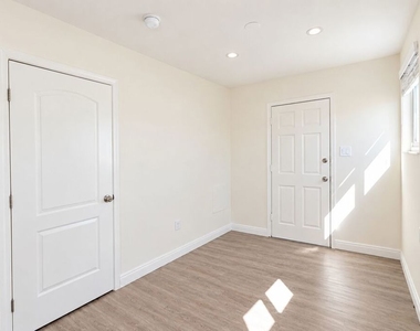5218 Navarro Street - Photo Thumbnail 12