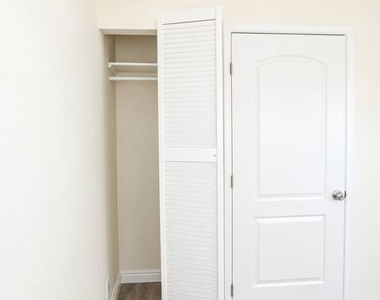 5218 Navarro Street - Photo Thumbnail 11