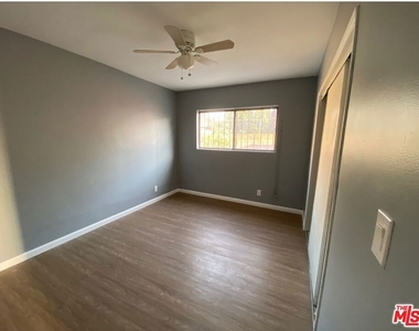 218 E 81st Street - Photo Thumbnail 3