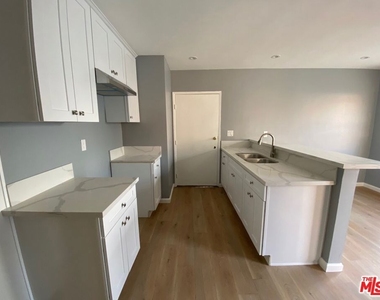 218 E 81st Street - Photo Thumbnail 7