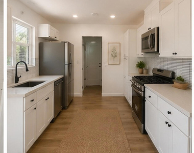 7380 Dumosa Avenue - Photo Thumbnail 3