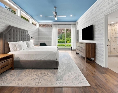 1000 Surrey Lane - Photo Thumbnail 2
