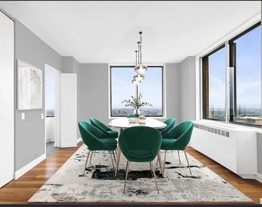 E 92nd St and York avenue  - Photo Thumbnail 2
