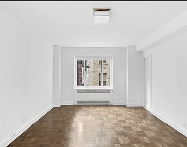 East 76 Street and 5 Ave  - Photo Thumbnail 5