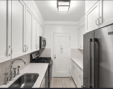 East 76 Street and 5 Ave  - Photo Thumbnail 4