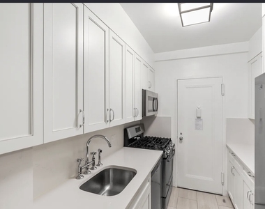 East 76 Street and 5 Ave  - Photo Thumbnail 3