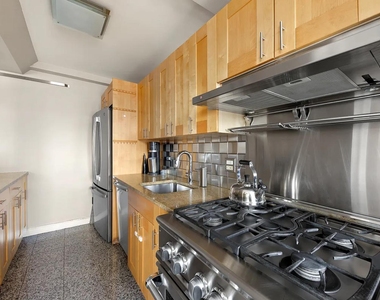 137 East 36th Street - Photo Thumbnail 2