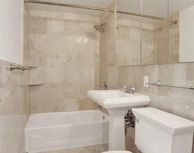 W 50th St - Photo Thumbnail 2