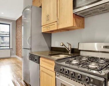 W 50th St - Photo Thumbnail 1