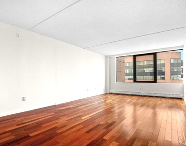 4 Martine Avenue - Photo Thumbnail 1