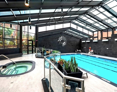 4 Martine Avenue - Photo Thumbnail 14