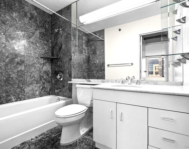4 Martine Avenue - Photo Thumbnail 7