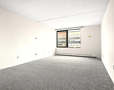 4 Martine Avenue - Photo Thumbnail 6