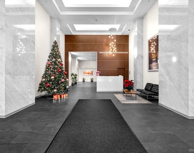 4 Martine Avenue - Photo Thumbnail 9